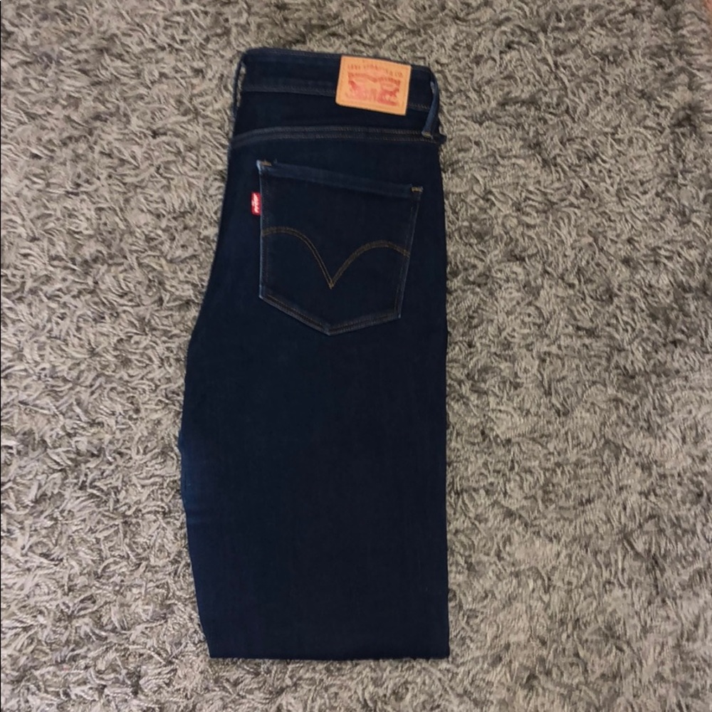 Levi mid rise skinny jeans
